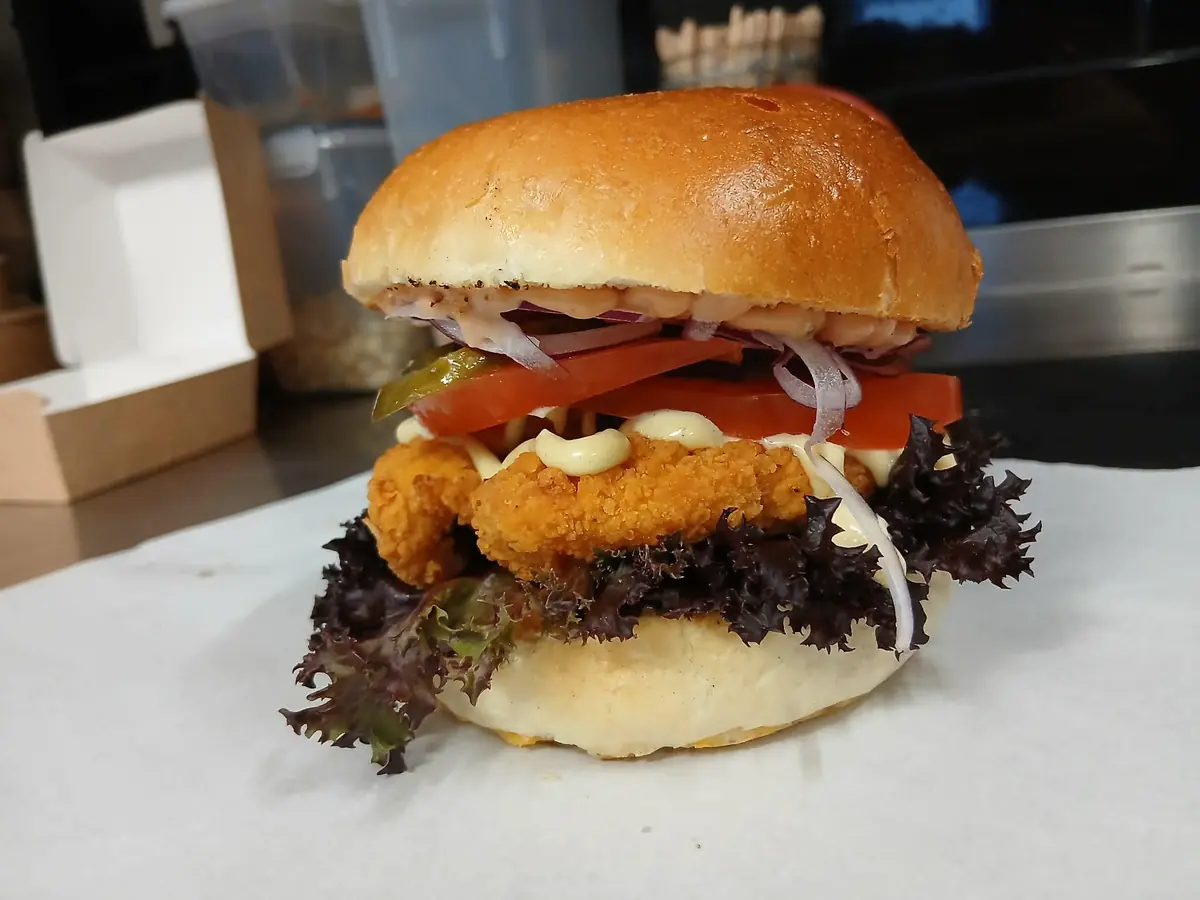 Chicken Burger z chrupiącymi polędwiczkami — StreetBurger.pl Bytom