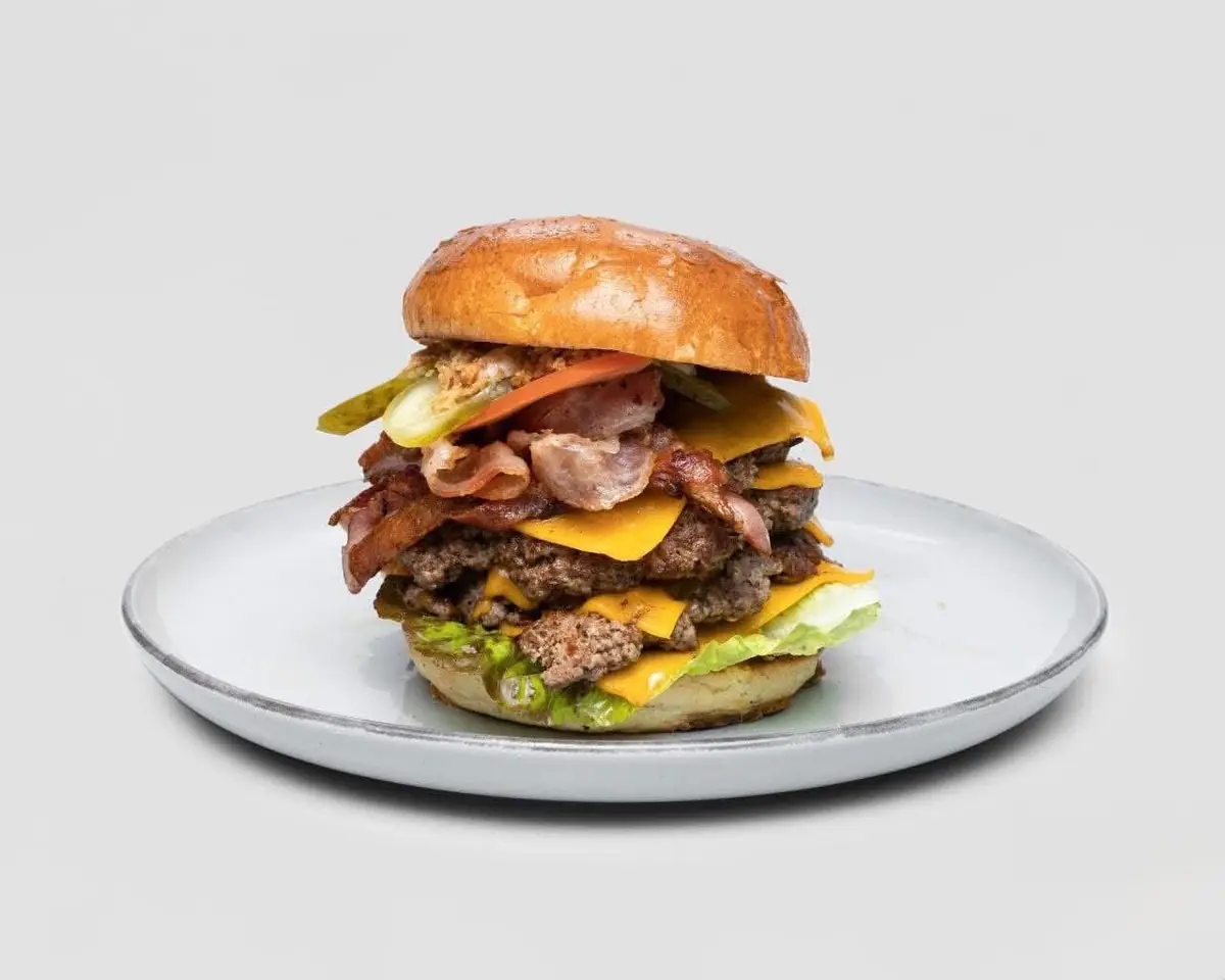 Burger Giga — 350 g wołowiny, potrójny ser i bekon — StreetBurger.pl Bytom