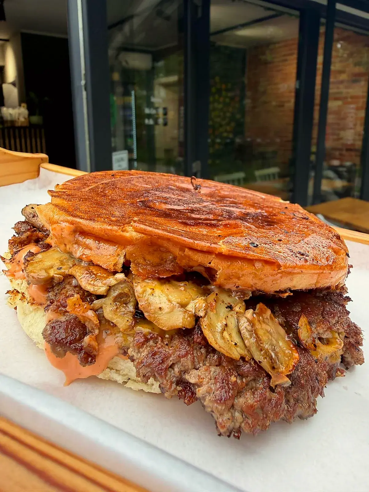 Giga burger — 350 g wołowiny — StreetBurger.pl Bytom