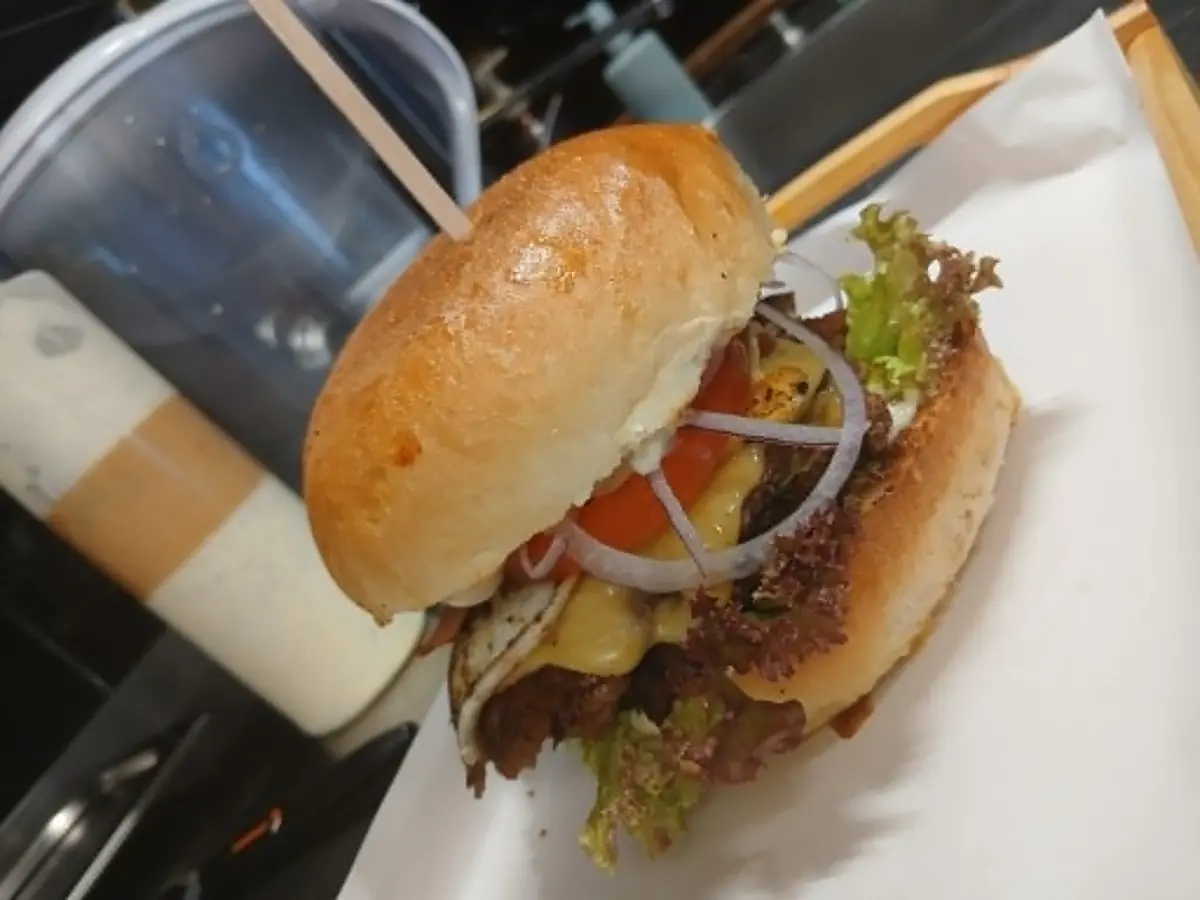 Burger Z Jajkiem sadzonym i bekonem — StreetBurger.pl Bytom